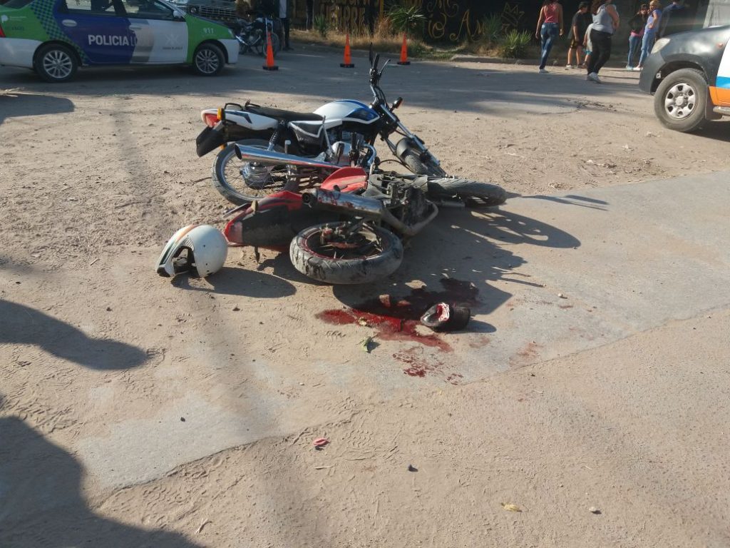 Cuatro heridos en choque de motos De La Bahia