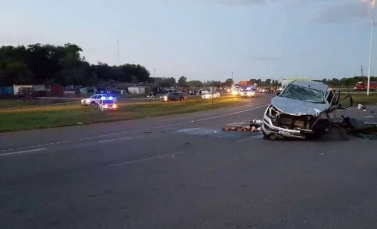 Ocho personas murieron al chocar un camión y una camioneta en Carmen de ...