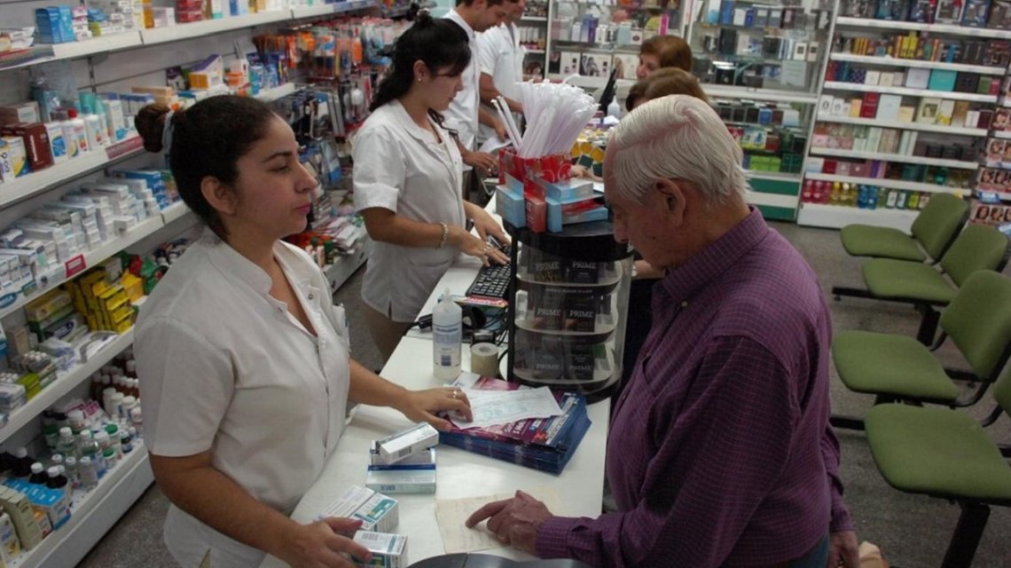 Los jubilados destinan un 70% de sus ingresos a la medicina prepaga - De La  Bahia
