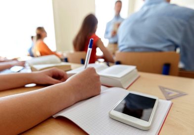Avance para una ley que regule el celular en clase en la provincia de Buenos Aires