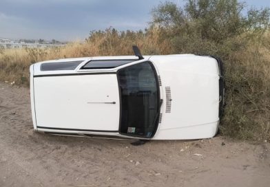 Hallaron un auto volcado y sin ocupantes