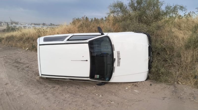 Hallaron un auto volcado y sin ocupantes