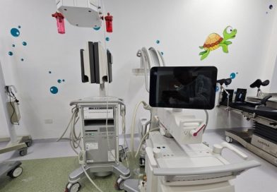 El Ministerio de Salud provincial entregó un tomógrafo y dos arcos en C al Hospital Penna