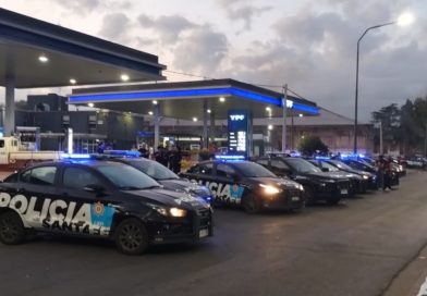 Policías de Santa Fe y sus familias vuelven a hacer un “sirenazo” en Rosario