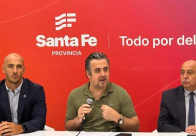 Sigue la protesta policial en Santa Fe: el Gobierno asegura que ningún agente cobrará por debajo de la canasta básica