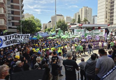 Denuncia que le arrojaron agua con lavandina desde un balcón durante la marcha contra la reforma laboral