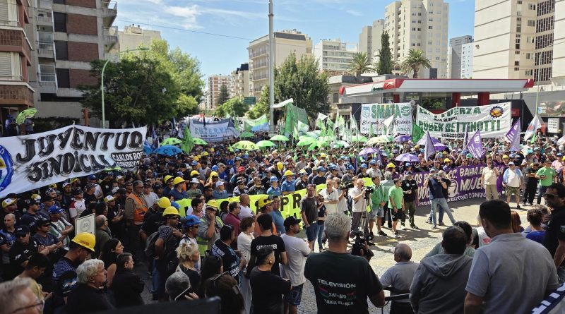 Denuncia que le arrojaron agua con lavandina desde un balcón durante la marcha contra la reforma laboral