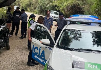 Heroico accionar de un agente policial para rescatar a una pareja en un arroyo de Bariloche