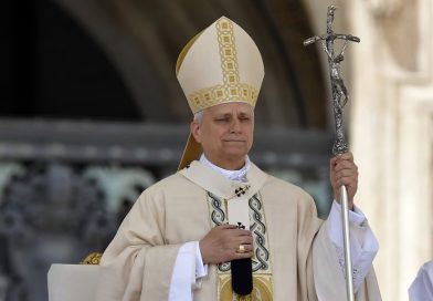 El papa urge a evitar una nueva carrera armamentística que amenace aún más la paz