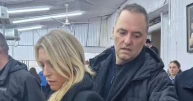 El diputado Juliano pidió explicaciones a Adorni por un viaje en jet privado a Uruguay