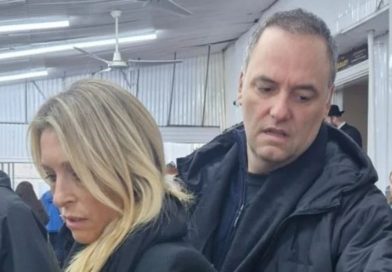 El diputado Juliano pidió explicaciones a Adorni por un viaje en jet privado a Uruguay