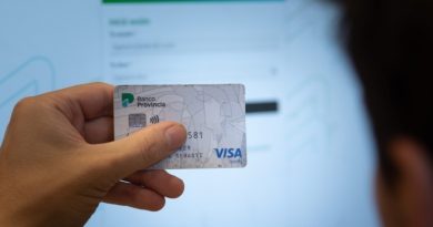 Ordenan a un banco que deje de cobrarle la deuda a víctima de una estafa virtual