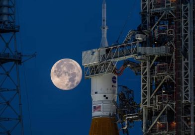 Jefe de la NASA afirma que astronautas de Artemis van muy bien mientras orbitan la Tierra