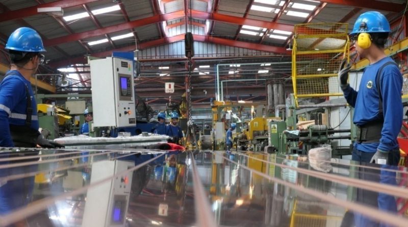 La industria se desplomó 8,7% en febrero