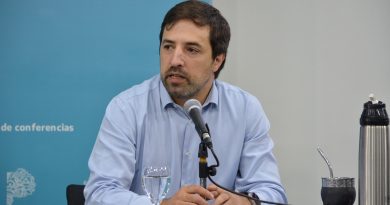 El ministro Kreplak criticó al Gobierno nacional por la Ley de Salud Mental y la falta de vacunas