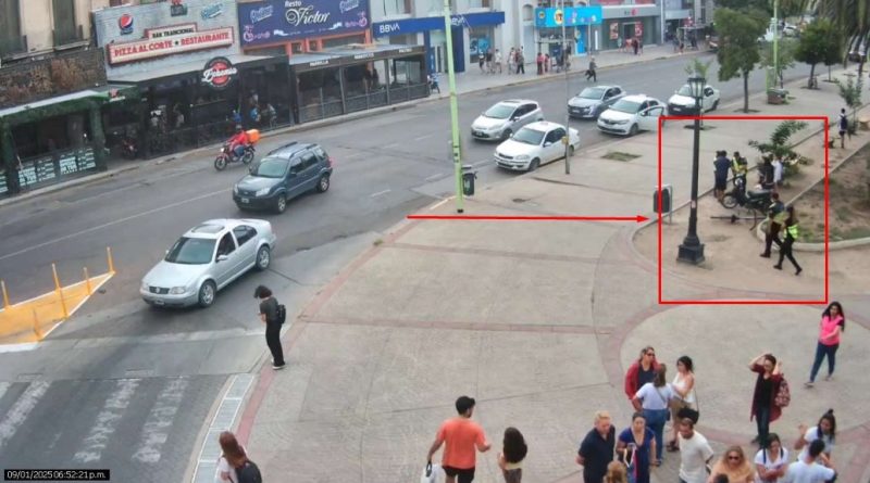 Detienen a una mujer que vendía droga en la Plaza Rivadavia