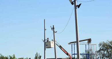 La Armonía instaló ocho reflectores en el complejo de calle Don Bosco