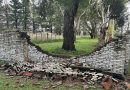 El viento derrumbó el paredón del cementerio de Oriente