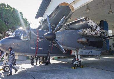 Trasladaron el histórico Tracker S-2E a la Base Naval Puerto Belgrano