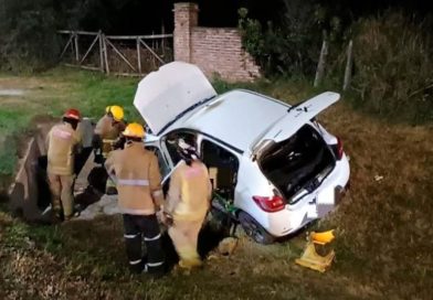Investigan si explotó un celular que cargaban en el auto y provocó un vuelco en Córdoba