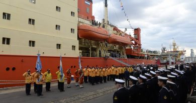 El ARA Almirante Irízar abre sus puertas en el puerto de Bahía Blanca