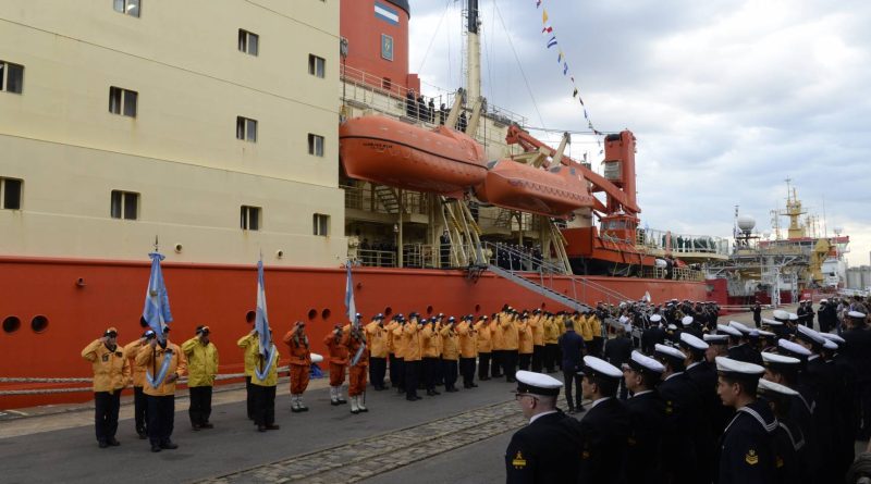 El ARA Almirante Irízar abre sus puertas en el puerto de Bahía Blanca