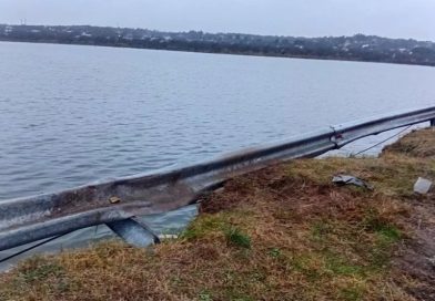 Una camioneta cayó al agua en La Pampa y el conductor fue rescatado
