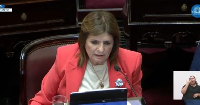 Patricia Bullrich afirmó que Milei “considera que no hay razón” para echar a Adorni