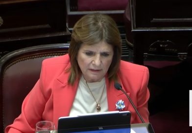 Patricia Bullrich afirmó que Milei “considera que no hay razón” para echar a Adorni