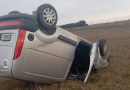 Volcó una Kangoo con dos personas de Bahía Blanca en la ruta 3: no hubo heridos