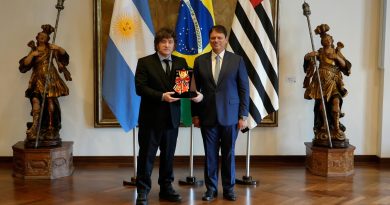 El presidente Milei dice que es “una pena” no poder visitar a Jair Bolsonaro