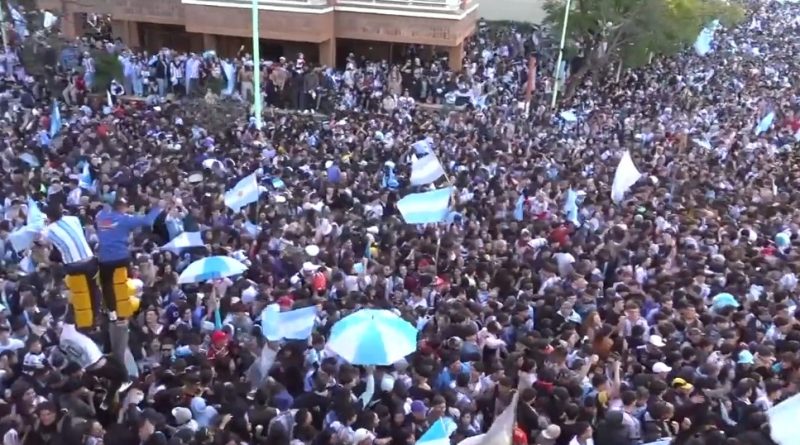 Denuncian una agresión durante los festejos por el triunfo de la Selección en el Teatro Municipal