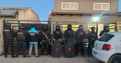 Allanaron una vivienda, secuestraron tres armas de fuego y demoraron a una mujer