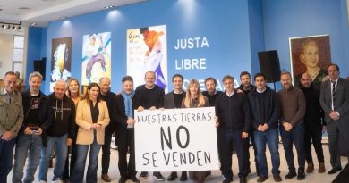 Susbielles participó de un encuentro de intendentes peronistas y cuestionó los cambios en la Ley de Tierras