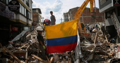 Socorristas trabajan sin descanso para hallar sobrevivientes del terremoto en Colombia