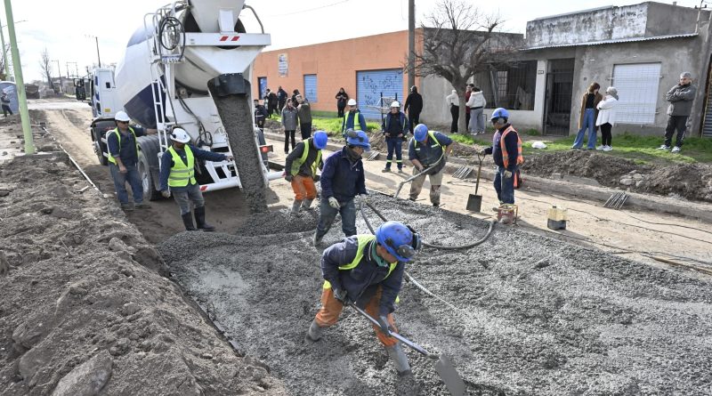 Comenzó la pavimentación de calle Pacífico: “Es un reclamo histórico”, dijo Susbielles