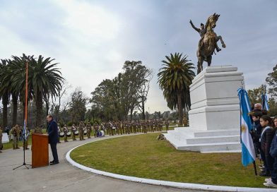 “San Martín, ejemplo eterno”: el posteo del intendente Susbielles