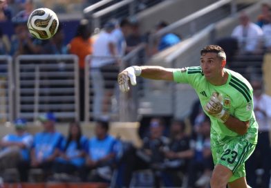 El “Dibu” Martínez fue ofrecido al Chelsea y el club inglés evalúa su fichaje