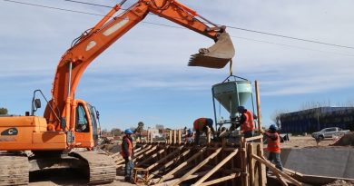 Avanza la construcción del puente metálico transitorio sobre el canal Maldonado