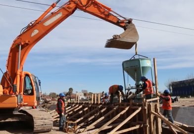 Avanza la construcción del puente metálico transitorio sobre el canal Maldonado