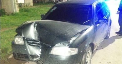 Demoran a un hombre que chocó contra un poste, estaba alcoholizado y drogado y circulaba con dos menores edad