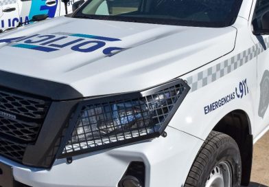 Agredió a su pareja y golpeó a un policía durante el procedimiento