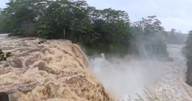 Olas de nueve metros en Hawái por el huracán Lowell