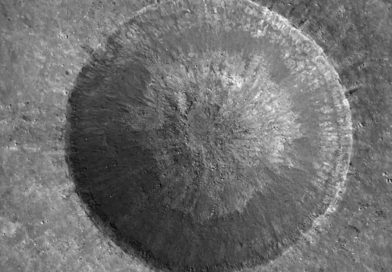 La NASA descubre en la Luna el mayor cráter recién formado del sistema solar