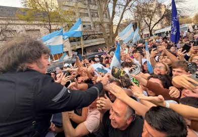 Milei y Santilli visitaron el Polo Industrial y encabezaron una caravana
