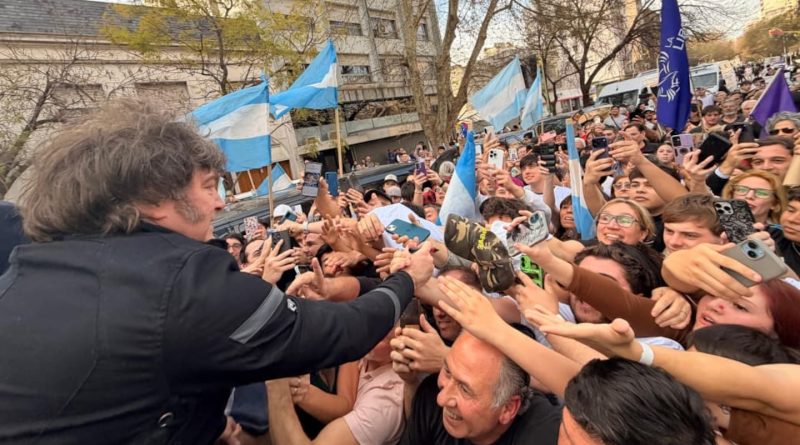 Milei y Santilli visitaron el Polo Industrial y encabezaron una caravana
