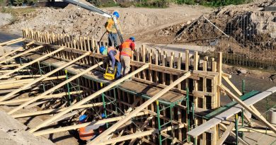 El intendente Susbielles recorrió la obras de los puentes de Don Bosco y Pampa Central