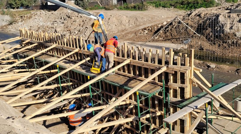 El intendente Susbielles recorrió la obras de los puentes de Don Bosco y Pampa Central