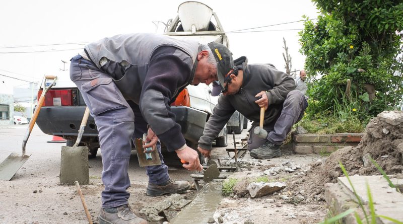 Avanzan las obras de hormigonado de cordón cuneta en White