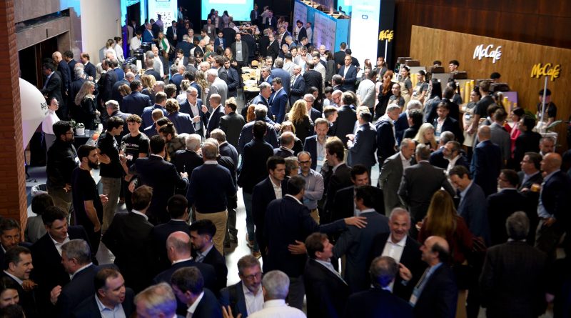 Los empresarios de IDEA se reúnen con una agenda de largo plazo y esperan los mensajes de Milei y de Caputo desde P